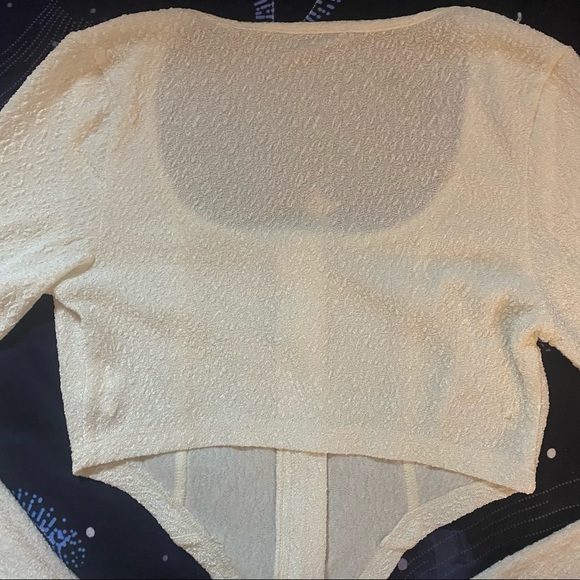 Cream textured asymmetrical crop top zip closure - Picture 5 of 6